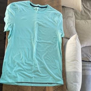 Rhone men’s medium shirt